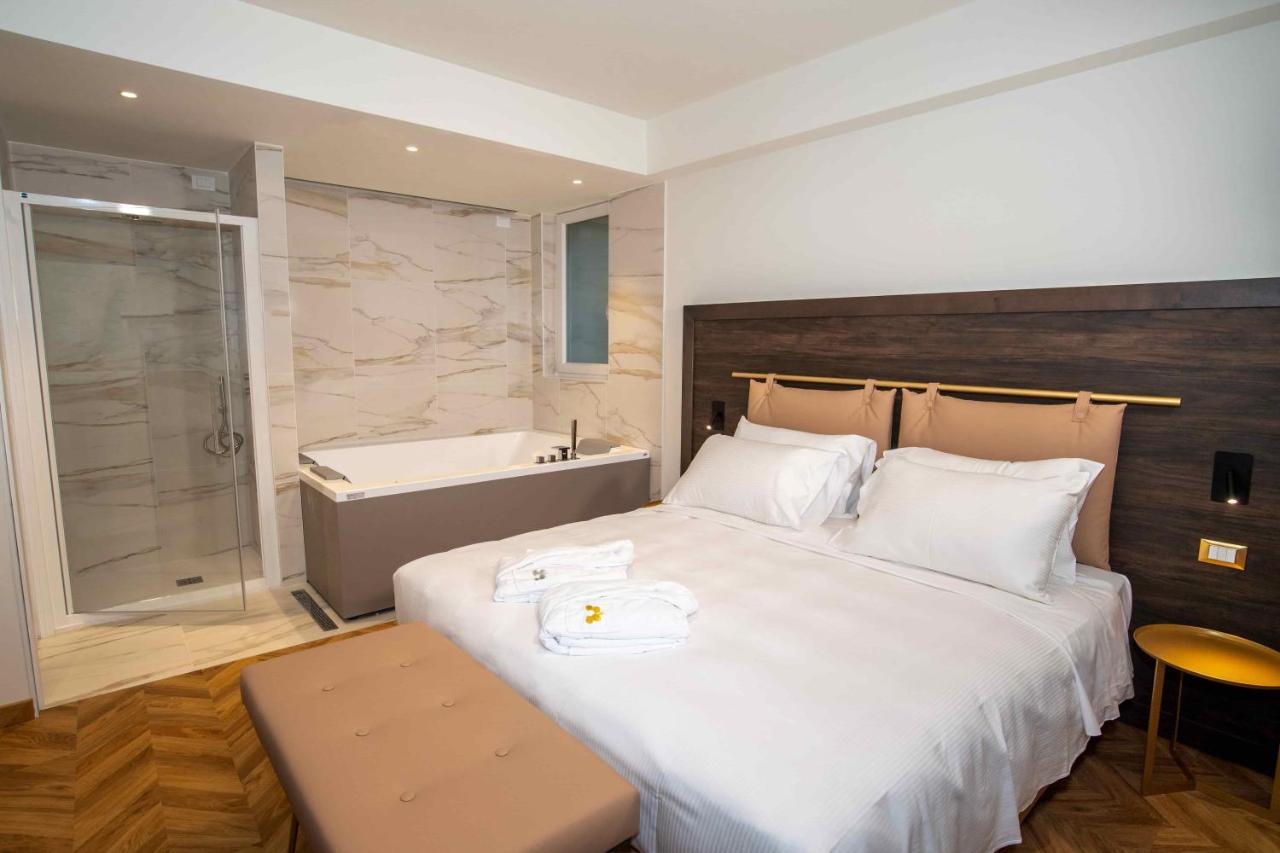 Jacuzzi Suite Home By Enjoy Garda Hotel Peschiera del Garda Exteriör bild