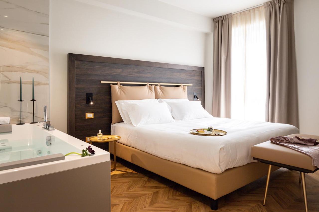 Jacuzzi Suite Home By Enjoy Garda Hotel Peschiera del Garda Exteriör bild