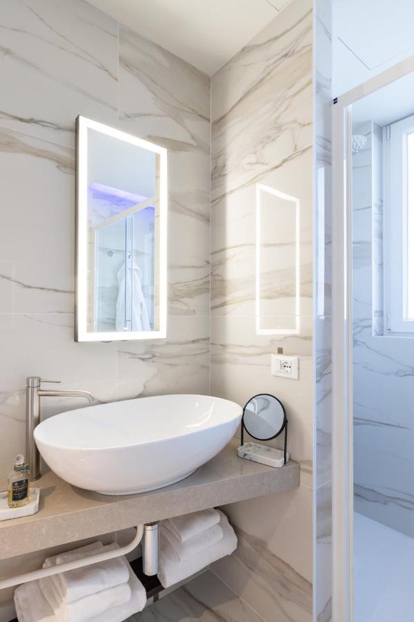 Jacuzzi Suite Home By Enjoy Garda Hotel Peschiera del Garda Exteriör bild