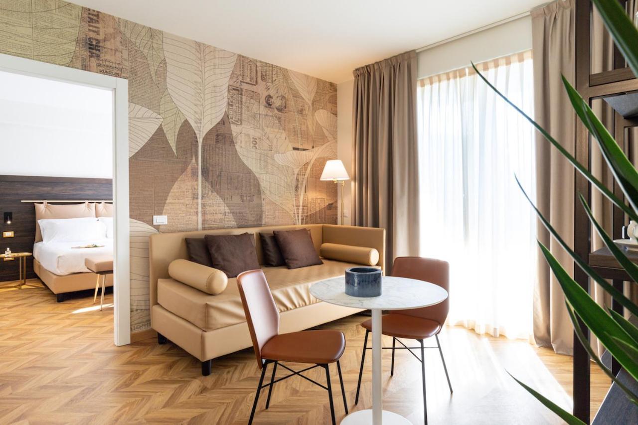 Jacuzzi Suite Home By Enjoy Garda Hotel Peschiera del Garda Exteriör bild